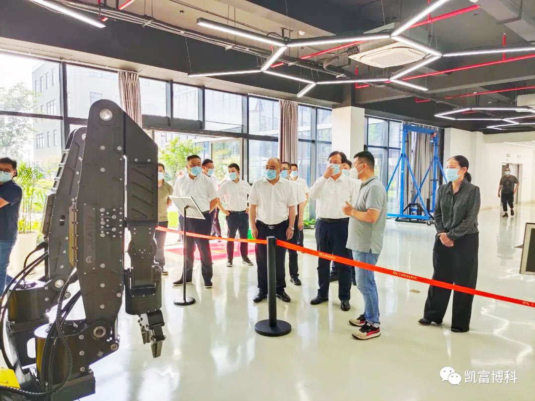 金华市领导一行到访尊凯实业官网调研考察